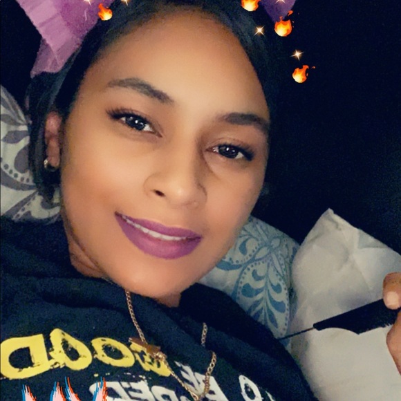 Meet your Posher, Andrea - Picture 4 of 5